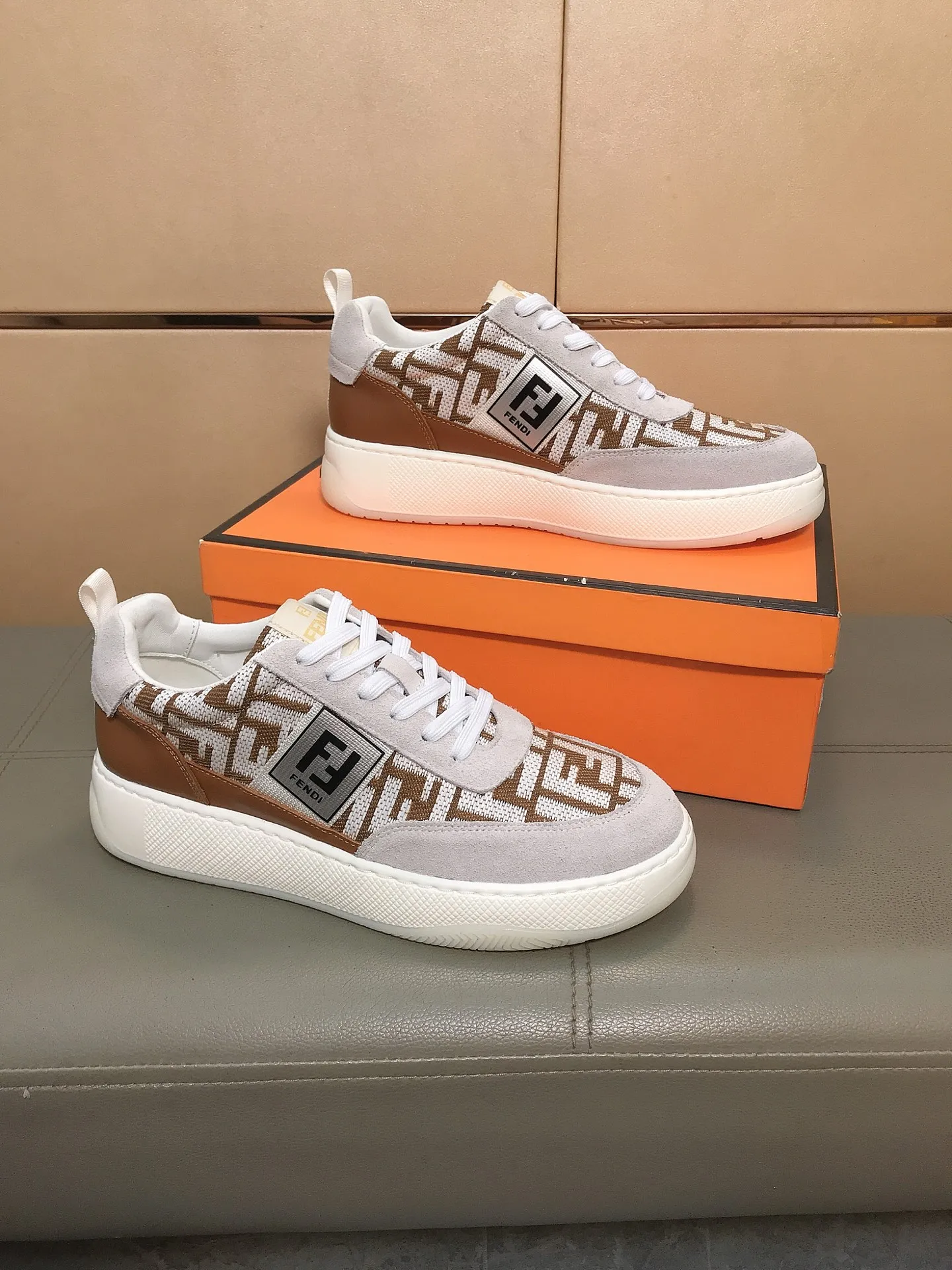 Ex-factory price 420 🔆🔆👉Fendi [Fendi] Men's new low-cut casual shoes are on the market🔥The shoe body is made of brand-specific printed fabric nubuck leather, with sheepskin lining for feet, breathable and does not cover the feet! Fashionable casual shoes 🙈Outsole is ultra-light, non-slip and wear-resistant👣 Standard size 38-44